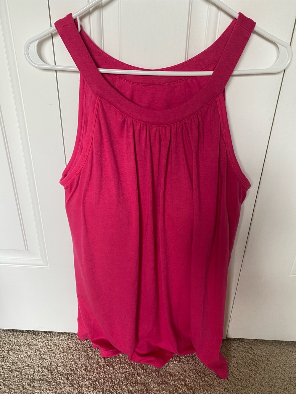 Women’s Sleeveless Scoop Neck Built In Bra Tank Top - Fuchsia